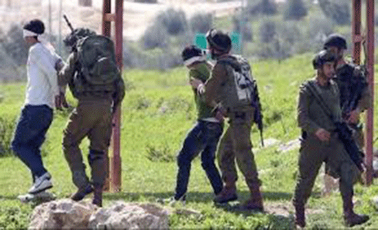 الاحتلال يشن حملة اعتقالات واسعة في القدس والضفة الغربية الاحتلال يشن حملة اعتقالات واسعة في القدس والضفة الغربية