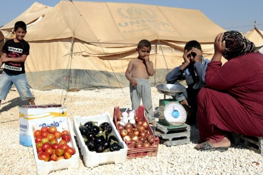 3 آلاف لاجئ سوري يعودون لبلادهم بعد خفض المساعدات الغذائية