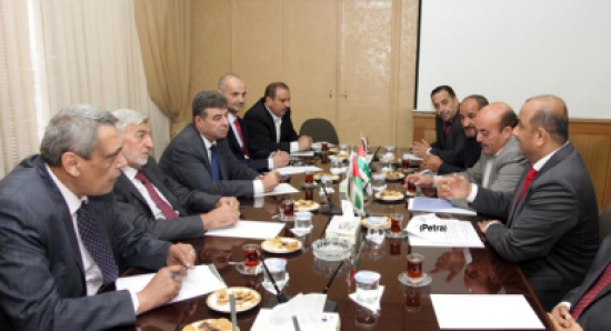 وزير الزراعة الفلسطيني يزور مؤسسة الإقراض الزراعي