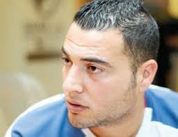 عراك بين عامر شفيع و مشجع و السبب ؟ عراك بين عامر شفيع و مشجع و السبب ؟