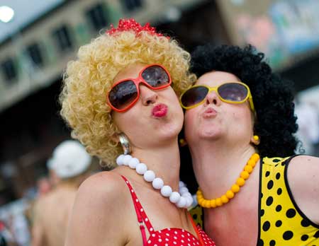 مقتل 30 شاذا وشاذة أثناء تدافع في استعراض الحب بألمانيا..شاهدوا الصور