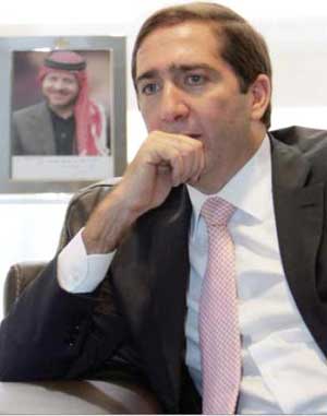 رئيس الوزراء يوعز بنقل جثامين ومصابين من السعودية  