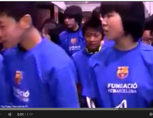 ميسي واطفال تسونامي