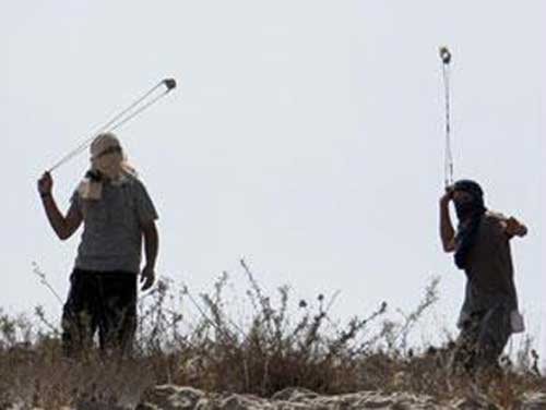 اشتباكات بقرية في الضفة اقتحمها مستوطنون إسرائيليون