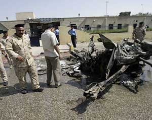    قتلى وجرحى بتفجيرين بكربلاء    