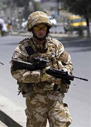 سجن ضابط صف بريطاني بتهمة تمرير معلومات عسكرية سريّة إلى جهات معادية