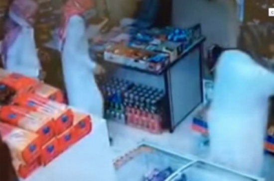 فيديو: معلم يشكل عصابة من طلابه لممارسة السطو المسلح