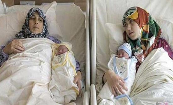 أم سورية وابنتها تنجبان في نفس اللحظة في قونية التركية ( صور )