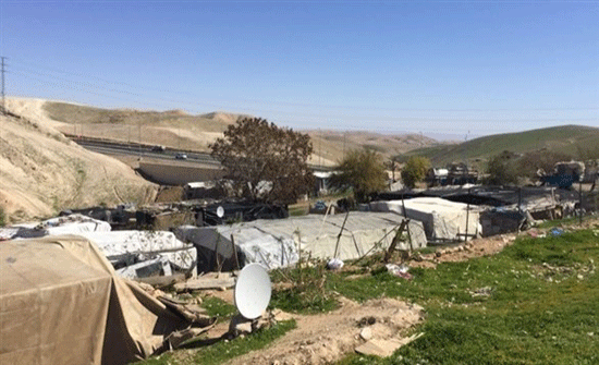 الرئاسة الفلسطينية: قرار إسرائيل بهدم وترحيل الخان الأحمر يعد "تهجيراً جماعياً" الرئاسة الفلسطينية: قرار إسرائيل بهدم وترحيل الخان الأحمر يعد "تهجيراً جماعياً"