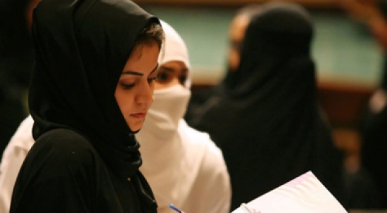 وفاة طالبة إيرانية أضرمت النار في جسدها