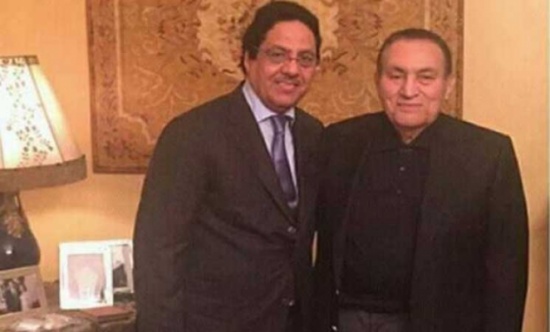 مبارك “مبتسما” في أول ظهور له خارج السجن مبارك “مبتسما” في أول ظهور له خارج السجن