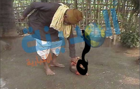 عضّ ابنه حتى الموت لتخليصه من .. أفعى