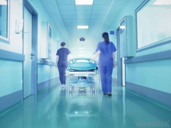 فيديو مدهش.. أجرى عملية جراحية لنفسه لتصحيح خطأ طبي!