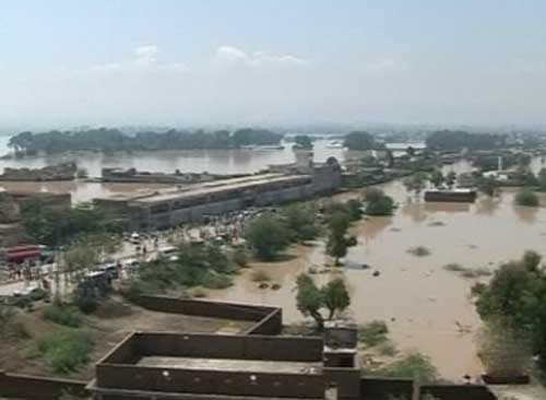 أكثر من 800 قتيل ضحايا فيضانات باكستان