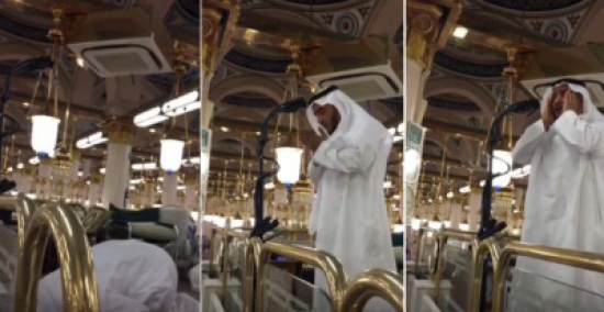 فيديو: مؤذن يسجد لله فرحًا بعد أول أذان له بالمسجد النبوي فيديو: مؤذن يسجد لله فرحًا بعد أول أذان له بالمسجد النبوي