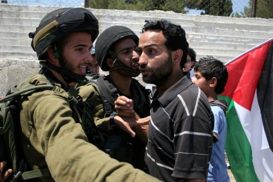 الاحتلال يعتدي على تظاهرة فلسطينية شرق غزة الاحتلال يعتدي على تظاهرة فلسطينية شرق غزة