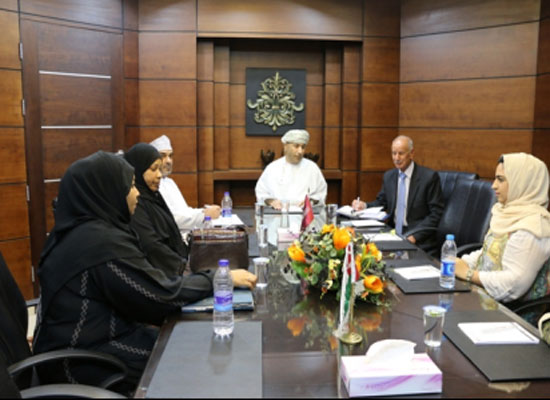 المحلق الثقافي العماني يلتقي طلبة بلاده في " الشرق الأوسط"