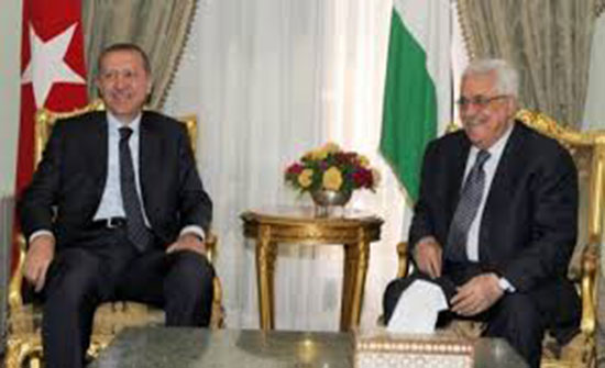 عباس يهنئ أردوغان بنجاح العملية الديمقراطية وفوزه بالانتخابات