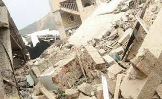 ميليشيات الحوثي تهجر 45 أسرة من قرية الكدمة بأرياف تعز