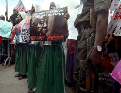 العفو الدولية: الجيش النيجيري تبلغ مسبقا بخطف التلميذات لكنه لم يتحرك