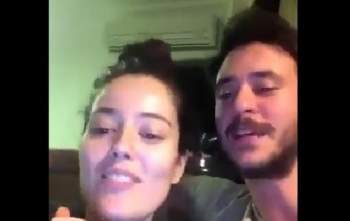 الممثل التركي أنيل ألتان وزوجته يقلّدان نانسي عجرم.. بالفيديو