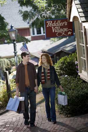 في التسوق.. النساء "يجمعن" والرجال "يصطادون"                  