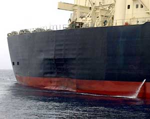 القاعدة تتبنى مهاجمة الناقلة اليابانية    