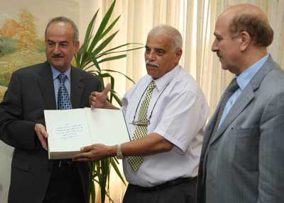 مؤسسة إبداع الثقافية الفلسطينية تهدي الاردنية العدد الكامل للمجلة المصرية مؤسسة إبداع الثقافية الفلسطينية تهدي الاردنية العدد الكامل للمجلة المصرية