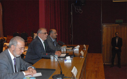 الدكتور بني هاني رئيس الجامعة الهاشمية يؤكد على تحسين أوضاع الموظفين المالية ( صور ) الدكتور بني هاني رئيس الجامعة الهاشمية يؤكد على تحسين أوضاع الموظفين المالية ( صور )