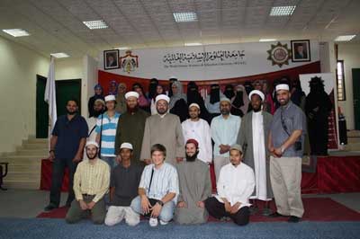 وفد طلابي يزور جامعة العلوم الإسلامية العالمية