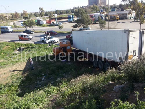 بالصور : تدهور " براد " من فوق جسر الرمثا بالصور : تدهور " براد " من فوق جسر الرمثا