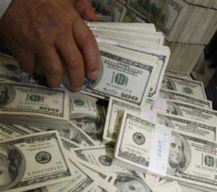 الدولار قرب أدنى مستوى في 3 أشهر ونصف قبل بيانات أمريكية الدولار قرب أدنى مستوى في 3 أشهر ونصف قبل بيانات أمريكية