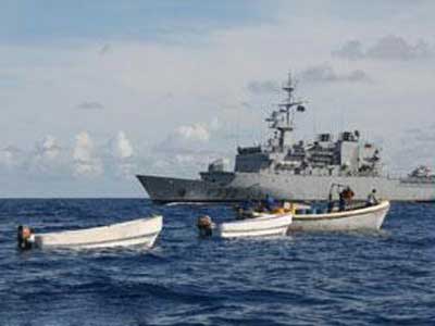 قراصنة يختطفون سفينة شحن تقل 22 سورياً ومصريين