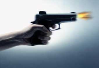 طلقة طائشة تدخل شاب غرفة العمليات في مادبا