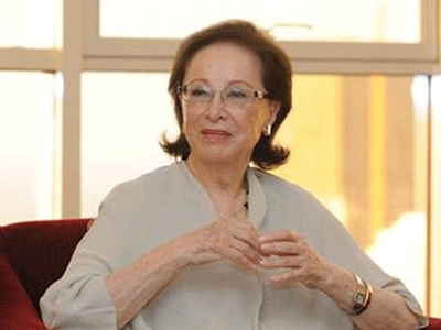 الطبيب يمنع فاتن حمامة من استخدام المحمول الطبيب يمنع فاتن حمامة من استخدام المحمول