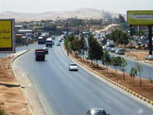 بدء حملة نظافة عامة وازالة ابنية ايلة للسقوط في الزرقاء  