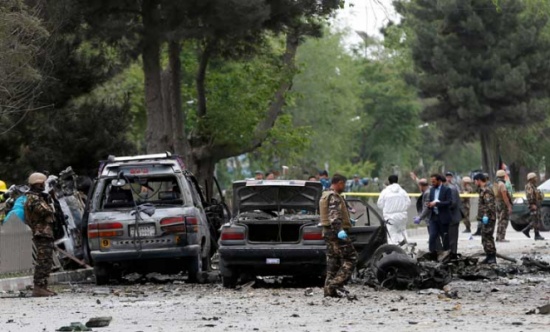 مسؤولون: مقتل أربعة في هجوم انتحاري على قافلة لحلف الأطلسي في أفغانستان