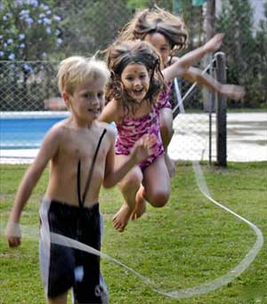 احميه من الاختناق نصائح لسلامة طفلك أثناء اللعب