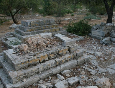 متطرفون يهود ينبشون قبور قرية عربية قرب مدينة الرملة