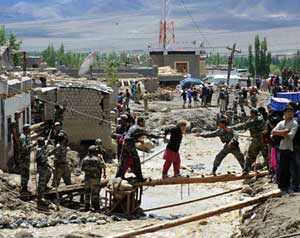 عشرات القتلى بفيضانات الهند والصين    