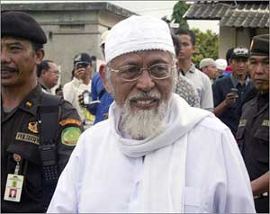 إندونيسيا تعتقل باعشير بتهمة الإرهاب 