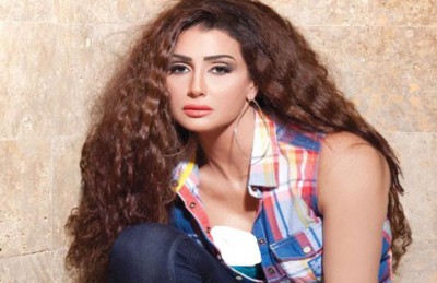 “شيشة” غادة عبدالرازق تستفز جمهورها “شيشة” غادة عبدالرازق تستفز جمهورها