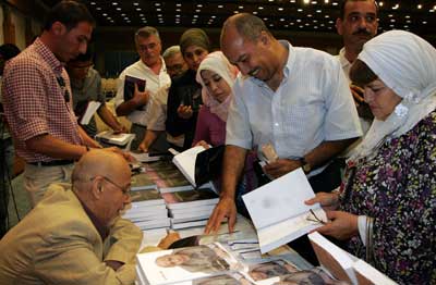 حفل توقيع كتاب محادين "مشان الله يا عبدالله" حفل توقيع كتاب محادين "مشان الله يا عبدالله"