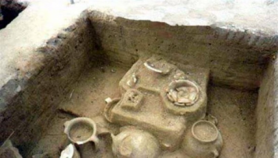 العثور على قطع اثرية داخل مغارة بإربد