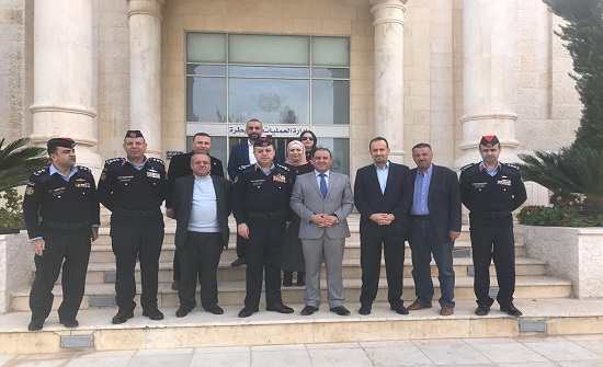 صحفيون يزورون مركز العمليات والسيطرة بجهاز الامن العام صحفيون يزورون مركز العمليات والسيطرة بجهاز الامن العام