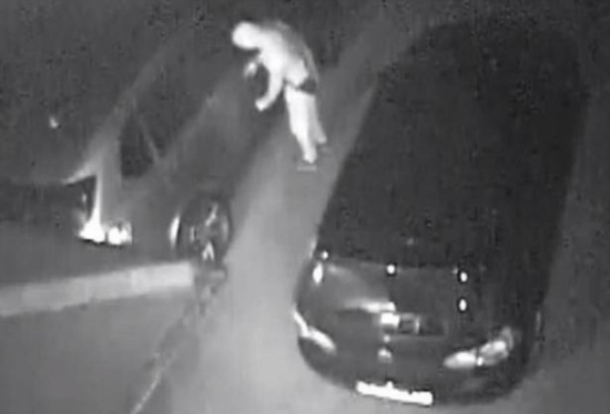 بالفيديو: طريقة خيالية لسرقة سيارة.. وهكذا تحمي نفسك بالفيديو: طريقة خيالية لسرقة سيارة.. وهكذا تحمي نفسك