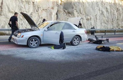 اصابة فلسطينية بجروح بعدما فجرت سيارتها عند حاجز في الضفة اصابة فلسطينية بجروح بعدما فجرت سيارتها عند حاجز في الضفة