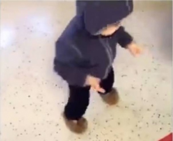 فيديو| طفل يشعل "فيسبوك" برقصه!