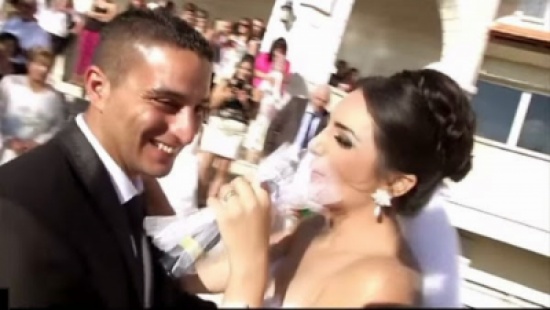 بالفيديو : 2 مليون مشاهدة لعروس لبنانية تدهش الحضور بصوتها