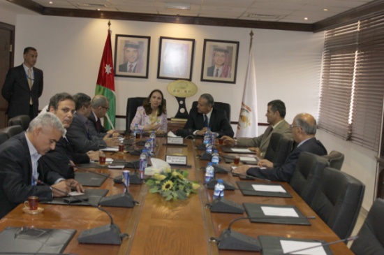 مذكرة تفاهم بين " الصناعة والتجارة " و " اموال الايتام " لتبسيط الاجراءات